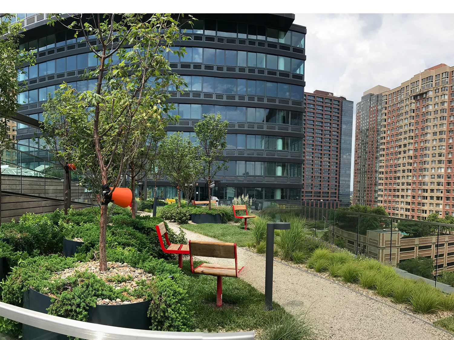 黒兎ゆぅ　リバティ　ダウンシャーヒル Jersey City Urby Rooftop — MKW + Associates